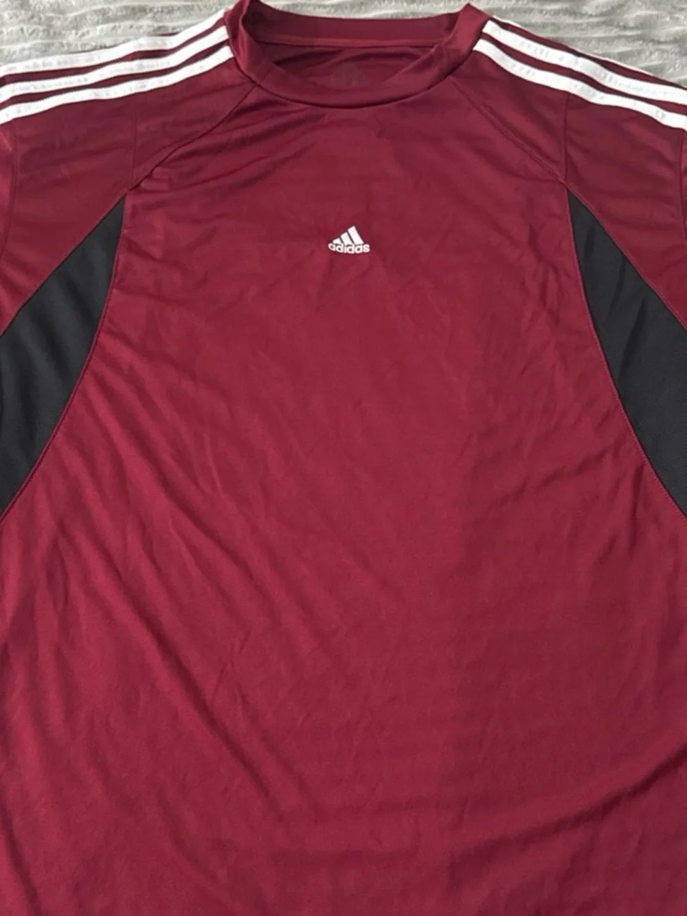 adidas Men's Maroon Short-Sleeve Athletic Shirt with Black Side Panels